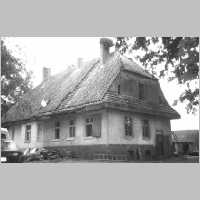 001-1034  Das ehemalige Schleusenwaerterhaus am Masurischen Kanal. Dieses Haus wurde am 15. August 2001 von Ute Baesmann, geb. in Allenburg, gekauft.jpg